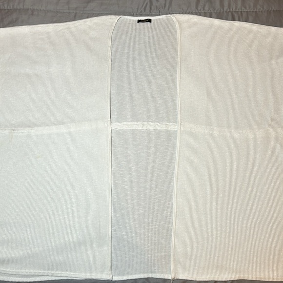 Janice women’s Beach Coverup. One Size. - Picture 4 of 9